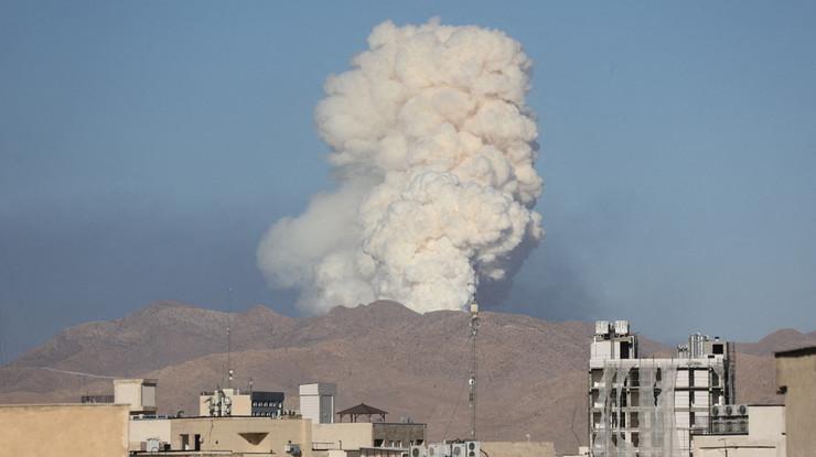 İran, ABD'nin Katar'daki ve Irak'daki üslerin hava saldırısı düzenledi