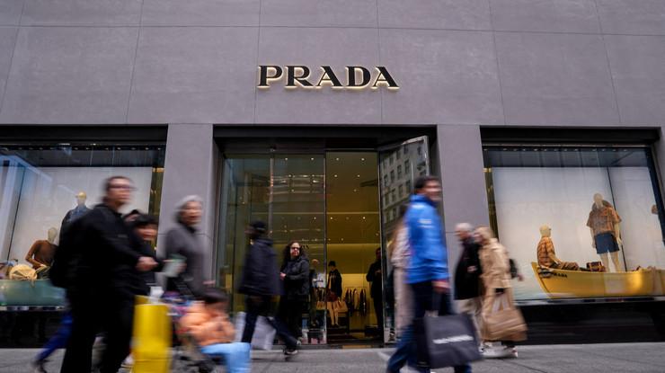Versace hamlesi ve zorlu piyasa döneminde Prada'da CEO değişimi