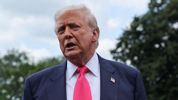 Trump, küçük ülkelere yüzde 10'un üzerinde gümrük vergisi uygulayacak
