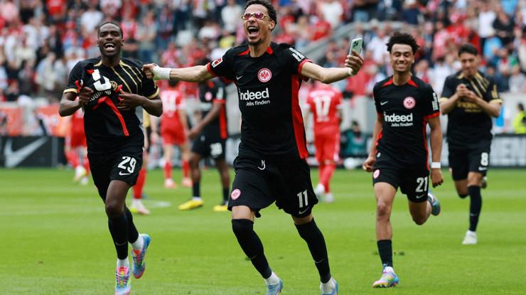 Futbolun en karlı fabrikası: Eintracht Frankfurt 6 yılda sadece forvet satarak 345 milyon euro kara koşuyor