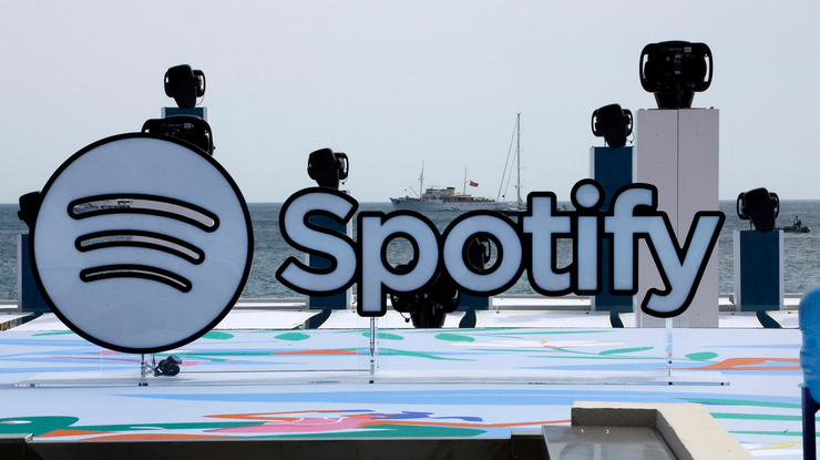 Spotify'a 'askeri yatırım' protestosu: Bir müzik grubu platformdan çekiliyor