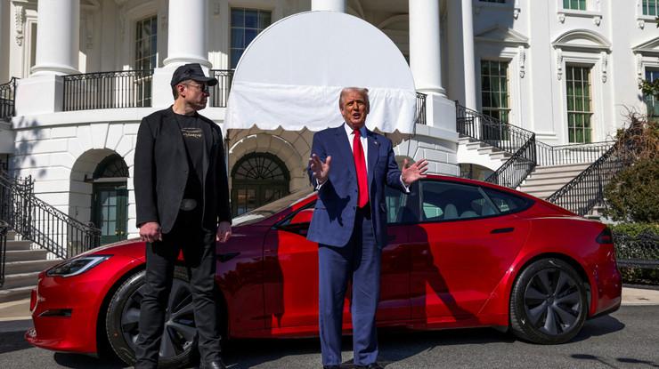 Trump’tan geri adım: “Elon Musk'ın şirketlerini yok etmeyeceğim”