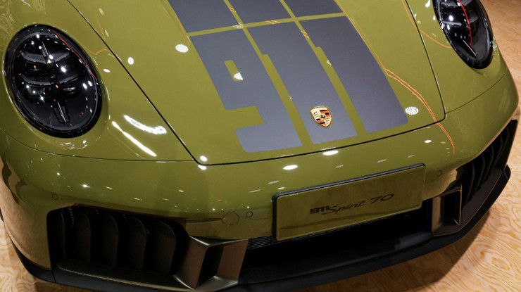 Porsche vites değiştirdi: Sektördeki zorluklar nedeniyle savunmaya yatırım kararı
