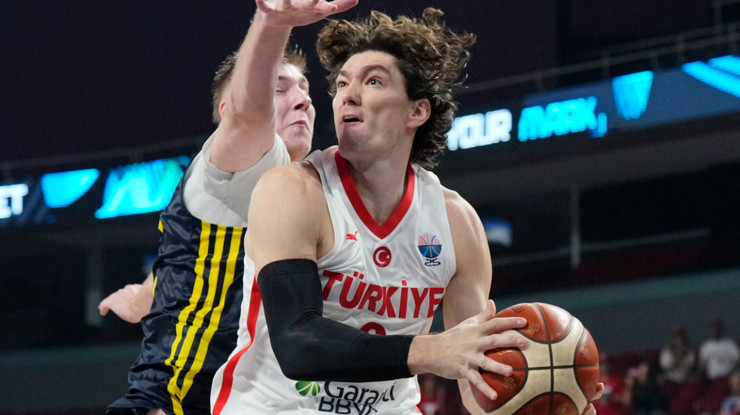 12 Dev Adam çeyrek finalde
