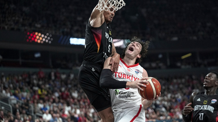 Teşekkürler çocuklar: A Milli Erkek Basketbol Takımımız Avrupa ikincisi
