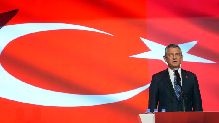Özgür Özel yeniden CHP Genel Başkanı seçildi