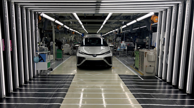 Toyota yüz binlerce aracını geri çağırıyor: Park görüşü tehlikede