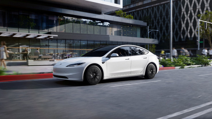 Uygun fiyatlı değil, 'biraz daha az pahalı': Tesla'dan beklenen halk elektriklisi yine gelmedi