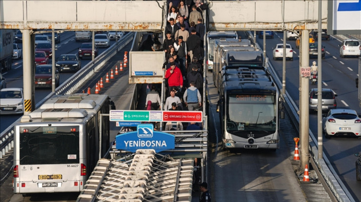 İstanbul'da 30 yaş üstü öğrencilerin indirimli ulaşım hakkı yeniden mahkemede