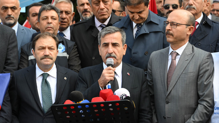 Türkiye Kamu-Sen'den memur ve emeklilere "ek zam" talebi
