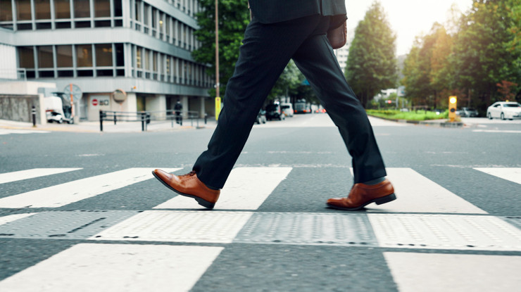 Bir ülke yayalar için hız sınırı getiriyor