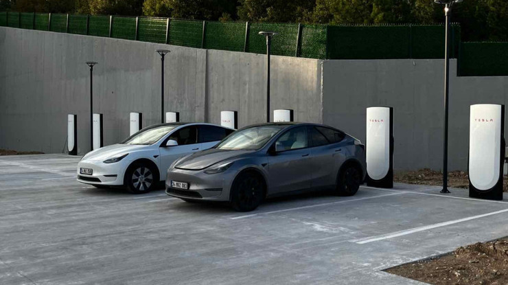 Tesla, Türkiye’de şarj ağını genişletiyor: 6 yeni lokasyon ve 60 ünite yolda