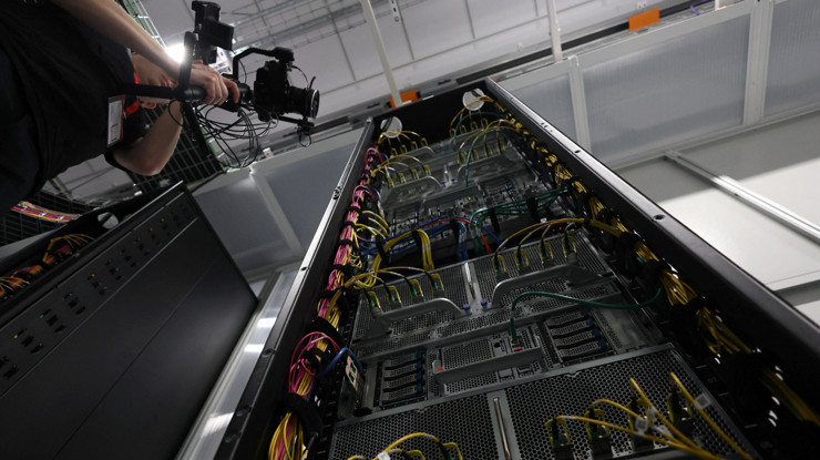 Trump'tan Nvidia yapay zeka çiplerinin Çin'e ihracına yeşil ışık