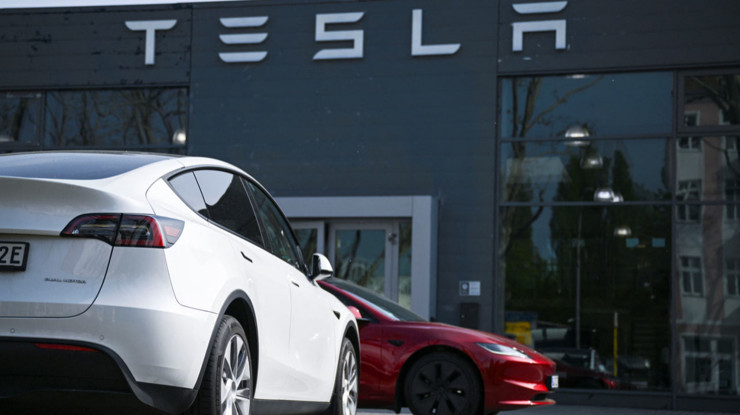 Tesla araçlara Apple CarPlay desteği gelebilir