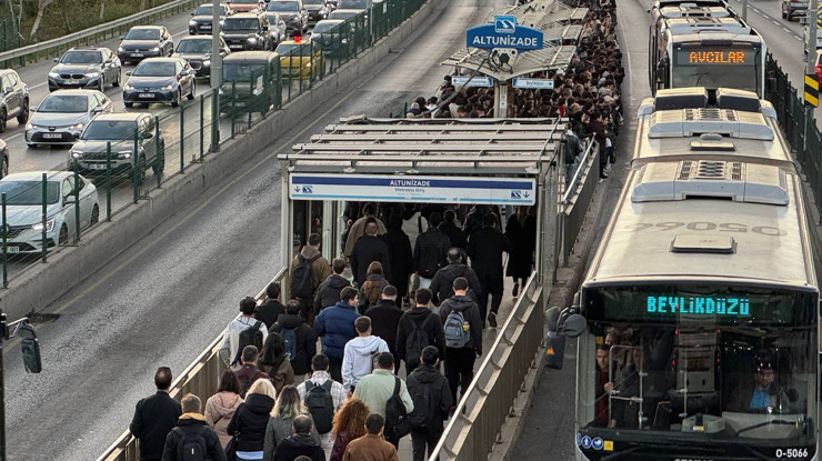 İBB'den yılbaşı tarifesi: Toplu taşıma bedava, seferler artırılıyor