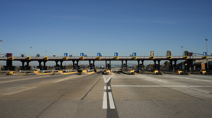 Yunanistan'da çiftçiler sokağa indi: Gümrük kapısını trafiğe kapattılar