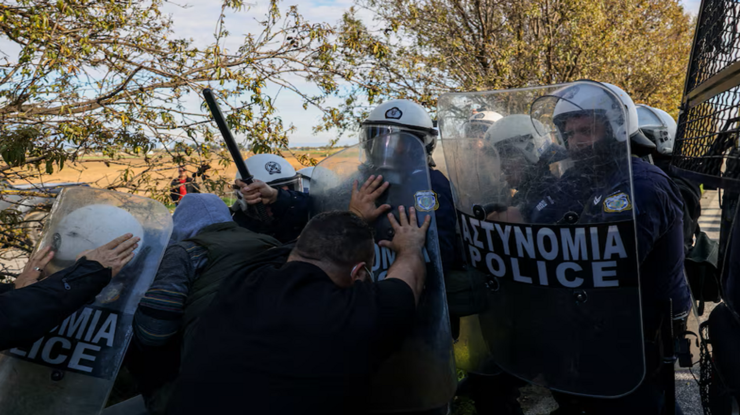 Yunanistan'da çiftçiler ile polis arasında arbede yaşandı