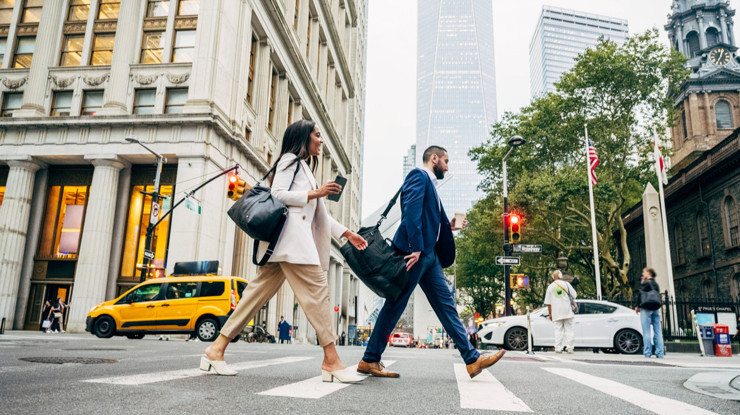 ABD'de çalışma izni süresi 5 yıldan 18 aya düşürülüyor: Kimleri kapsayacak?