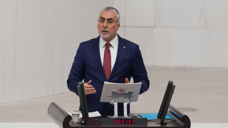 Bakan Işıkhan'dan asgari ücret mesajı: "Çalışanları enflasyona ezdirmeyeceğiz"