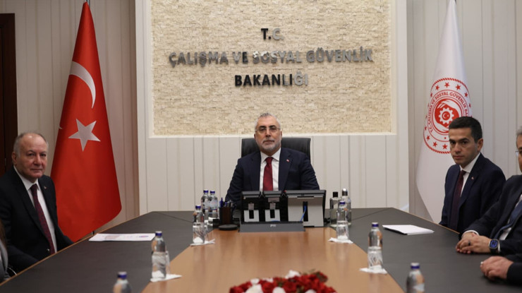 Türk-İş'ten asgari ücret açıklaması: "Bizimle kimse görüşmedi, komisyonda olmayacağız"