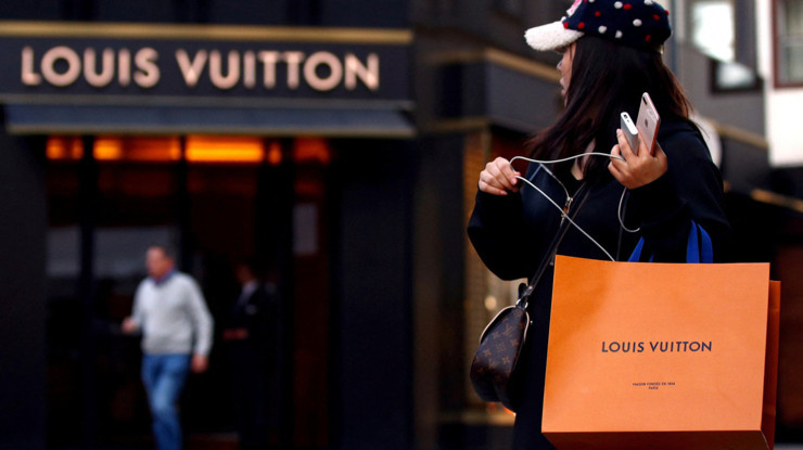 Louis Vuitton’un şirketinden medya hamlesi: Fransa’da üç dergiyi satın aldı