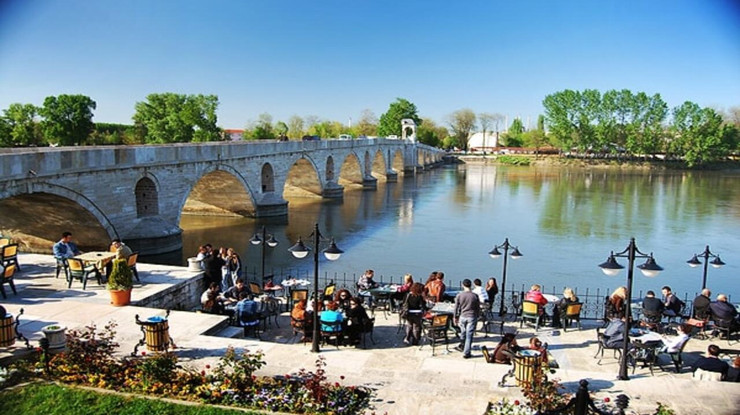 Komşuda nüfus alarmı: Türkiye sınırına taşınana 10 bin euro verilecek