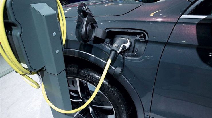 AB’de elektrikli dönüşüm hızlandı: Hibrit lider, benzinli ve dizel sert fren yaptı