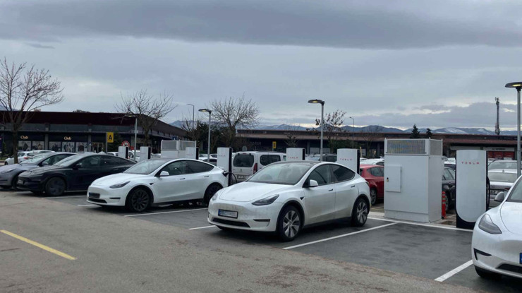 Tesla İzmit’te Supercharger istasyonu açtı
