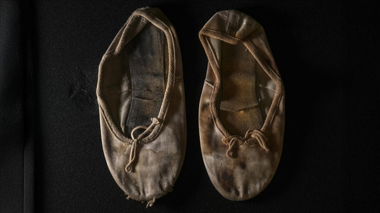 3 bin 900 dolara aldı, 500 bin sterlin teklif geldi: Amy Winehouse’un bale pabuçları Ankara’da