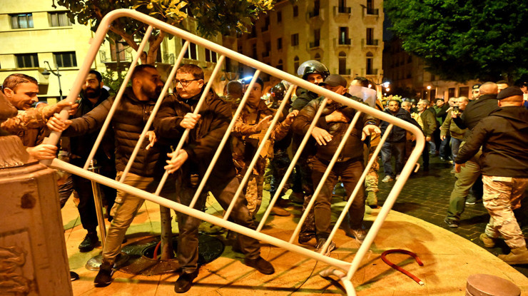 Lübnan'da emekli askerlerden maaş isyanı: Meclis binasına girmeye çalıştılar