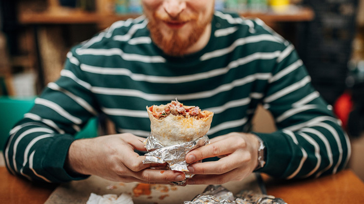 Satışları düşmüştü, Super Bowl'u fırsat bildi: 100 bin kişiye bedava yemek dağıttı