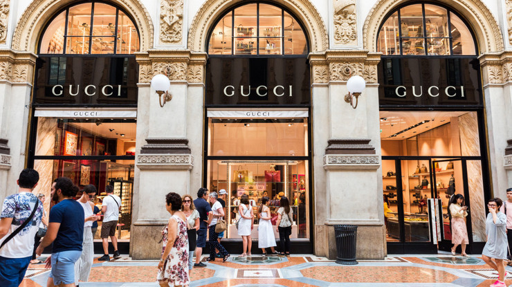 Satışlar sert düştü, dev şirket 100 mağaza daha kapatacak: Gucci, Balenciaga, Saint Laurent...