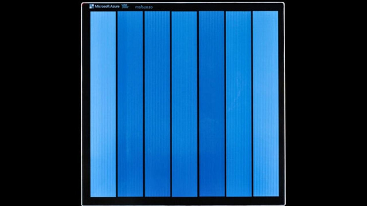 Microsoft’tan 10 bin yıllık veri depolama: Sıradan cam parçasına 2 milyon kitaplık veri