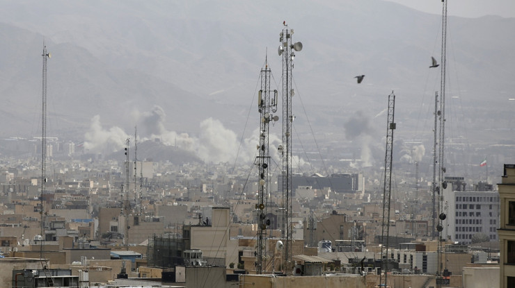 Axios: ABD ile İsrail, İran'a yönelik saldırıları bir hafta ertelemiş