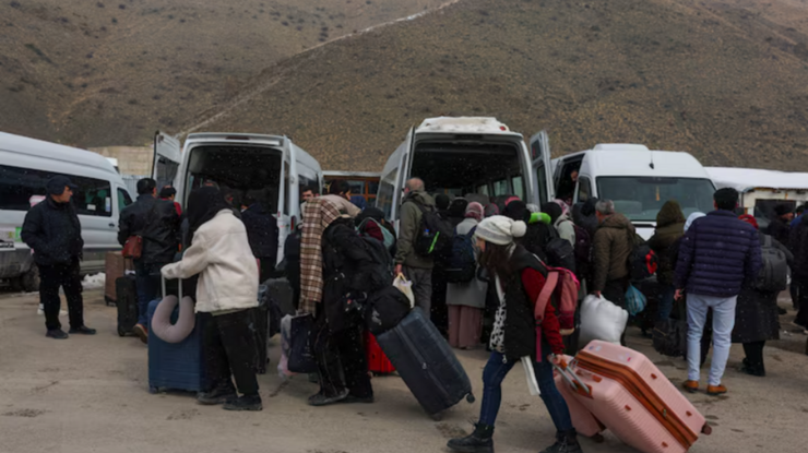 Reuters: "Yüzlerce kişi İran'dan Türkiye'ye geçiş yaptı"