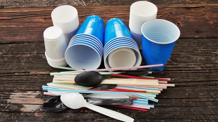 Bakanlık yasak için harekete geçti: Plastik bardak, pipet, çatal, bıçak ve dahası tarih oluyor