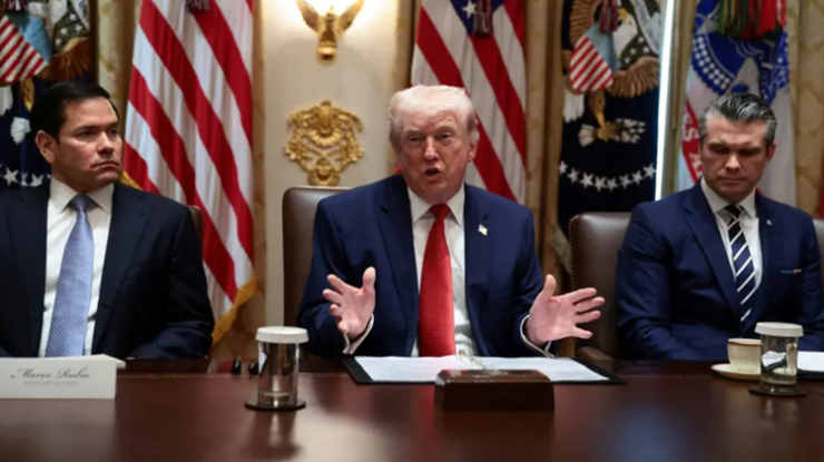 Trump: "İran bize anlaşmak için yalvarıyor"