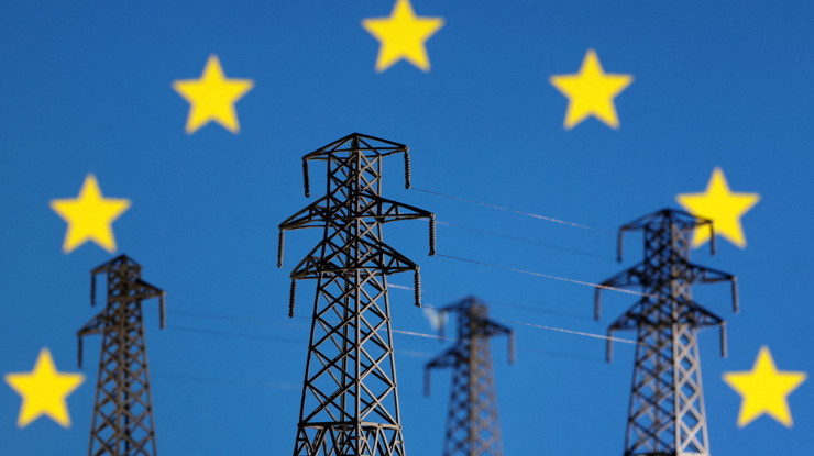 AB'den enerji krizine karşı yeni önlemler: Yakıta yakın takip, elektriğe düşük vergi