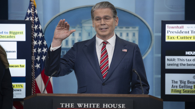 ABD Hazine Bakanı'ndan İran petrolü alanlara "ikincil yaptırım" uyarısı