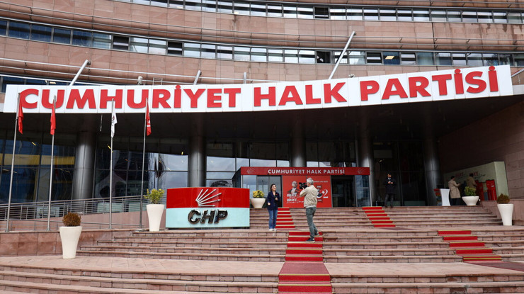 CHP'de 26 il başkanı görevden alındı