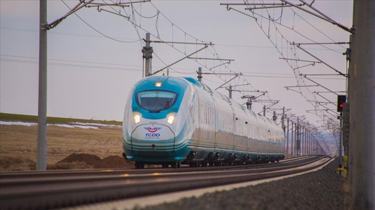 Bakan açıkladı: Türkiye’nin milli hızlı treni 240 kilometre hıza ulaştı