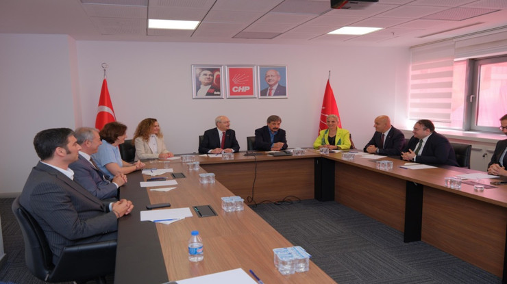 CHP'de Özgür Özel dönemindeki tüm ihraçlar iptal edildi