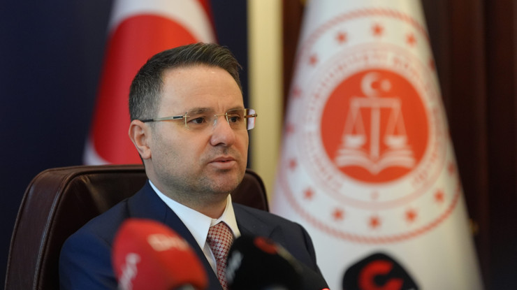 Bakan Gürlek duyurdu: Türkiye'yi 2,5 milyar TL dolandıran "haksız vatandaşlık" çetesine oprasyon