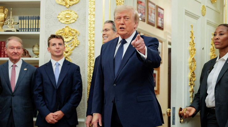 Trump, New York Borsası ve Nasdaq açılış zilini çaldı: “Trump Hesapları” programı tanıtıldı
