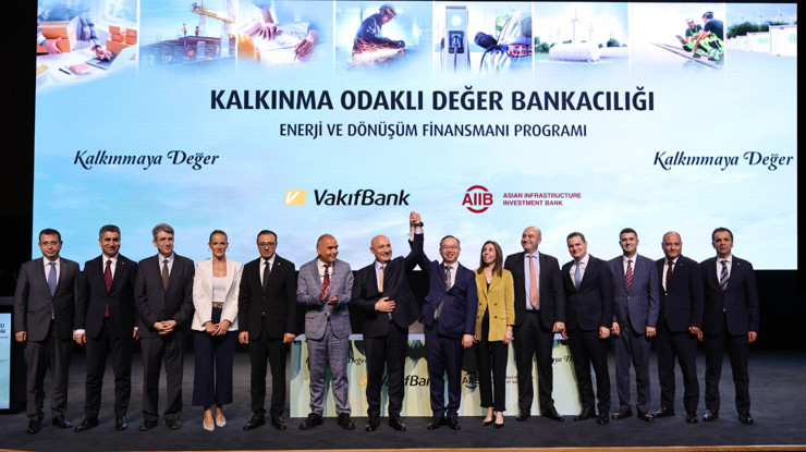 VakıfBank’tan deprem bölgesi ve yeşil dönüşüm için 300 milyon dolarlık finansman