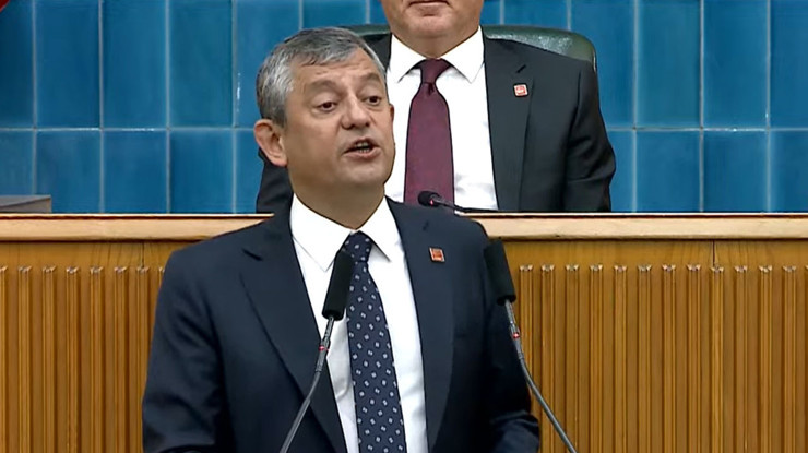 Özgür Özel'den "Yeni partimizi kuruyoruz" mesajı