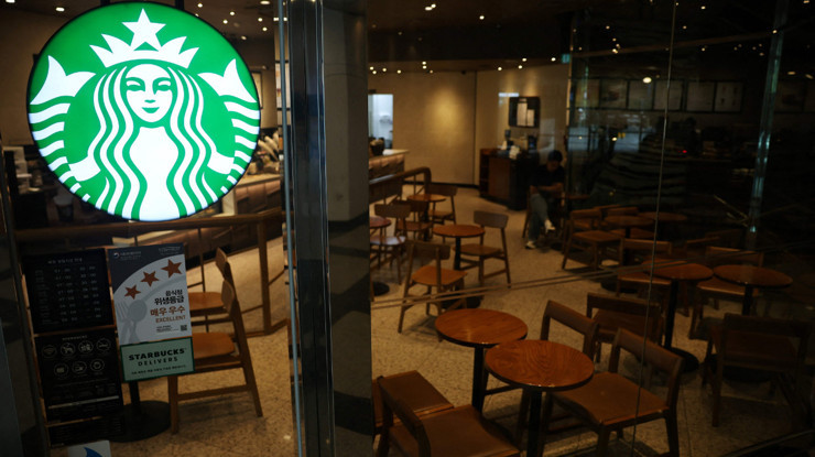 Olaylı kampanya, Gwangju Katliamı’nı çağrıştırmıştı: Starbucks Kore’ye polis baskını