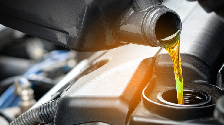 Otomotiv devleri motor yağı çıkmazında: Stokları tükeniyor, fiyatlar uçuyor