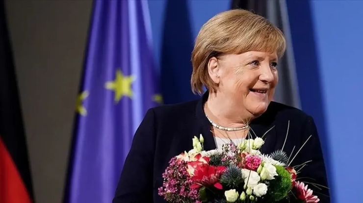 AfD’nin seçim zaferi Merkel’i sarstı! “Bir CDU üyesi olarak kalbim kan ağlıyor”