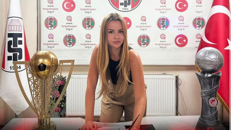 Türk futbolunda tarihi imza: 22 yaşındaki Zeynep Mestan Turgutluspor'un hocası oldu